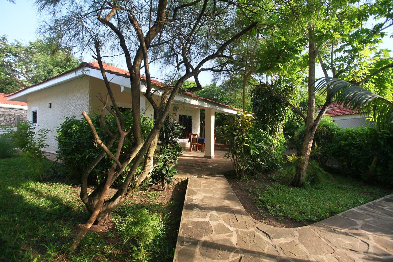 Diani Cottages Diani Beach Esterno foto