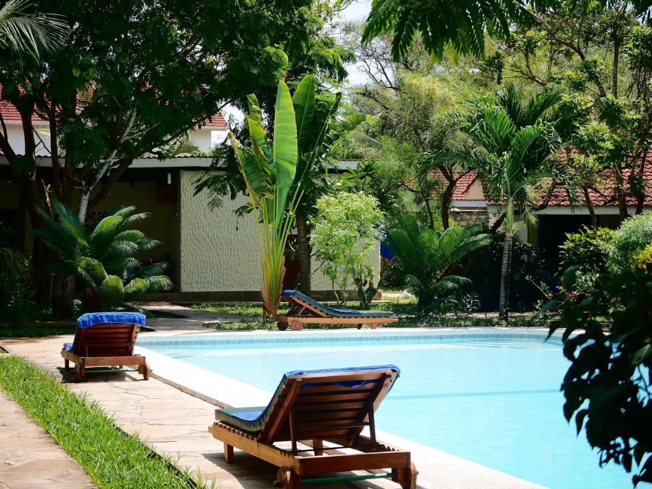 Diani Cottages Diani Beach Esterno foto
