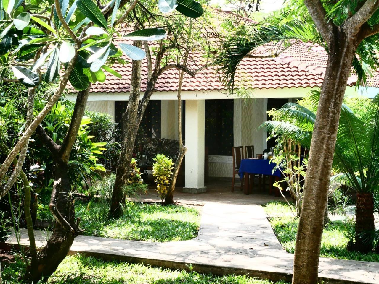 Diani Cottages Diani Beach Esterno foto